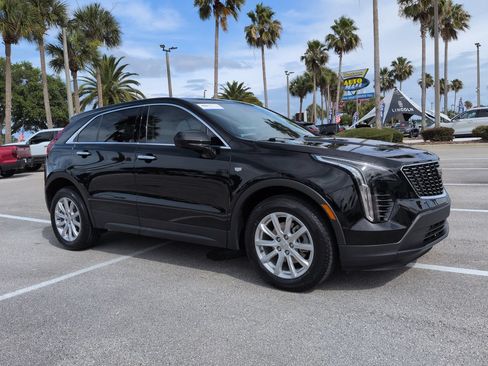 Used 2023 Cadillac XT4 Luxury FWD image 2