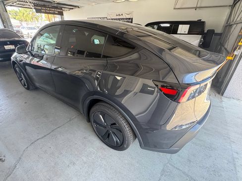 Used 2026 Tesla Model Y 2WD image 4