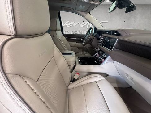 Used 2022 GMC Yukon XL Denali AWD/4WD image 30