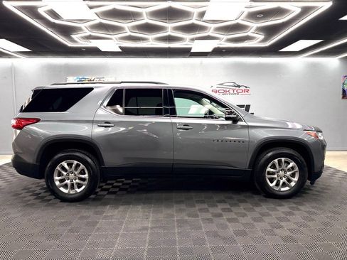 Used 2021 Chevrolet Traverse LT FWD image 17