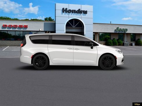 New 2026 Chrysler Pacifica Select image 9