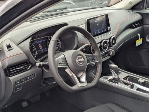 New 2025 Nissan Sentra SR w/ Midnight Edition image 3