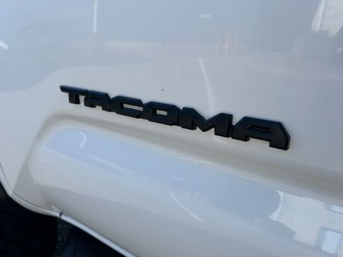 Used 2019 Toyota Tacoma TRD Off-Road w/ Technology Package AWD/4WD image 30