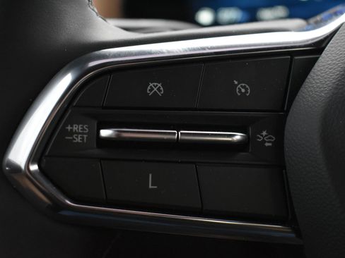 Used 2025 Chevrolet Equinox ACTIV w/ Safety and Technology Package image 19