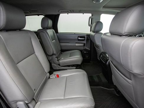 Used 2014 Toyota Sequoia Limited image 27