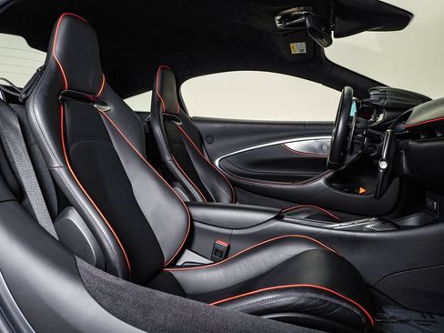 Used 2023 McLaren Artura RWD image 19