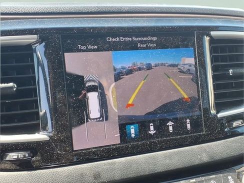 Used 2018 Chrysler Pacifica Touring-L w/ Advanced Safetytec Group FWD image 9