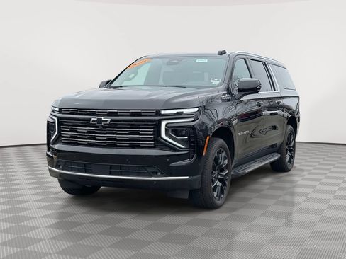 Used 2025 Chevrolet Suburban High Country AWD/4WD image 2