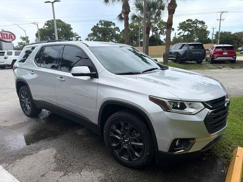 Used 2019 Chevrolet Traverse RS FWD image 2