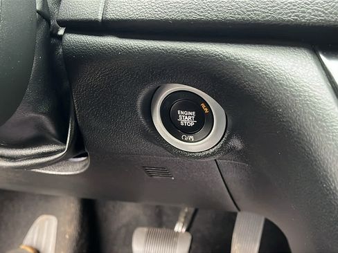 Used 2020 Chrysler Pacifica Touring-L w/ S Appearance Package image 20