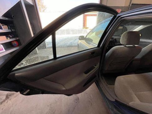 Used 2004 Toyota Camry LE image 23