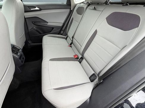 Used 2022 Volkswagen Taos SE w/ IQ.Drive SE Package image 12