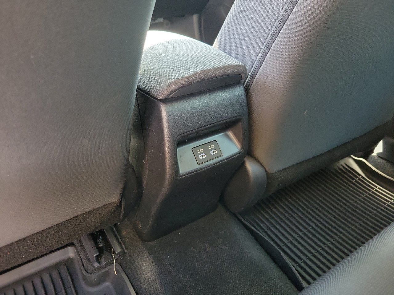 Used 2024 Toyota Corolla LE FWD image 11