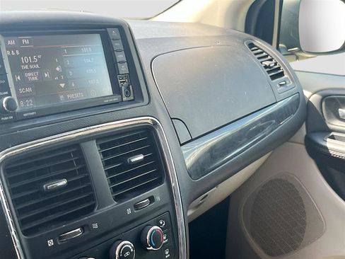 Used 2019 Dodge Grand Caravan SE image 22
