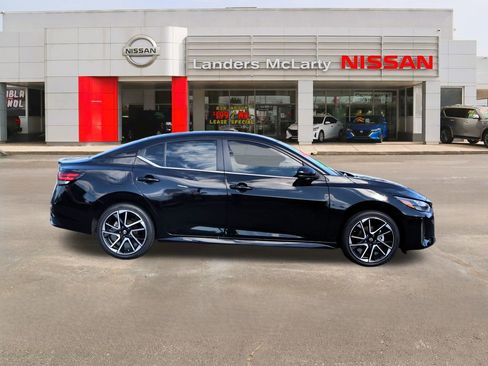 Used 2025 Nissan Sentra SR image 2