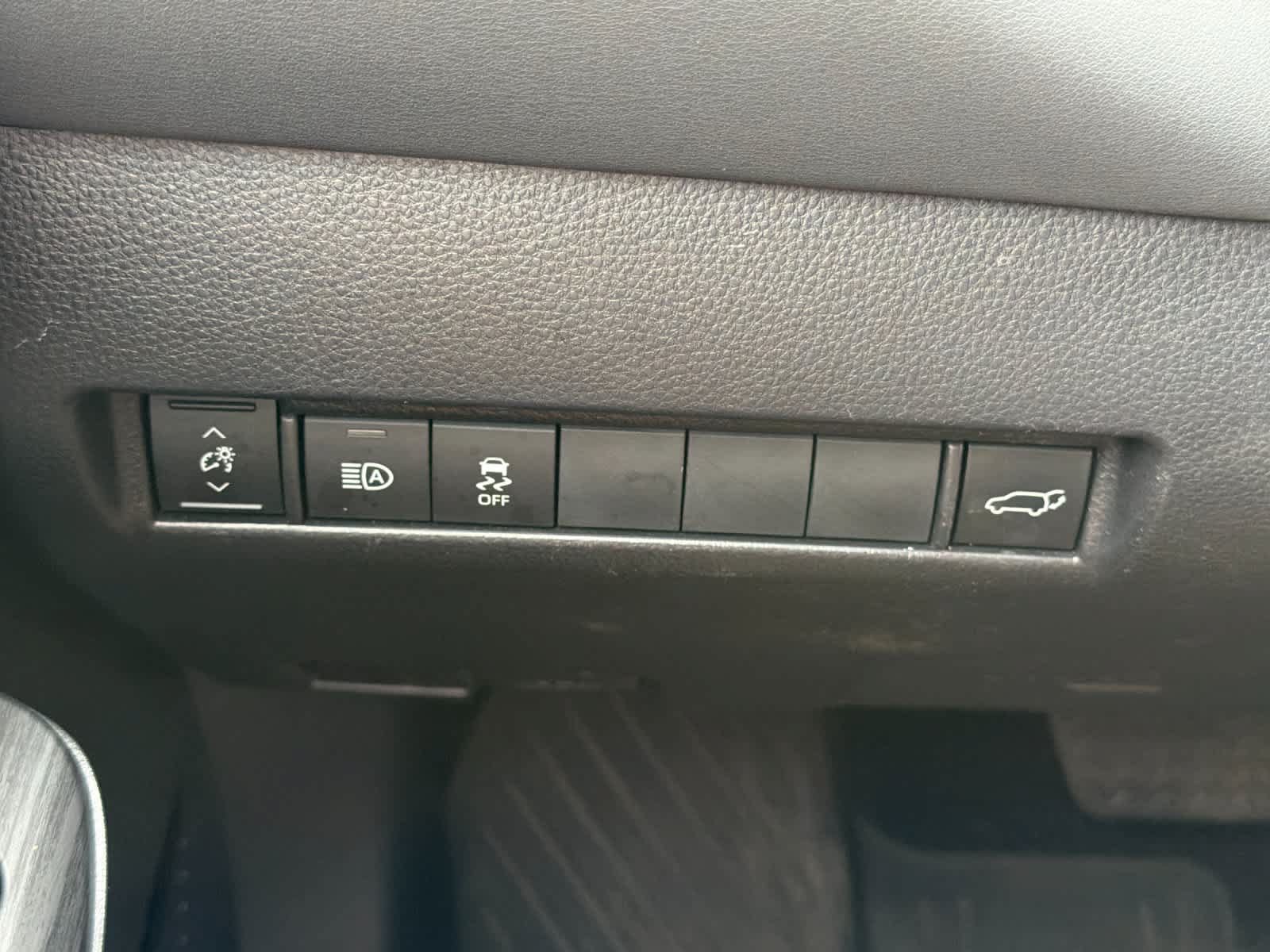 Used 2023 Toyota Venza XLE AWD/4WD image 29
