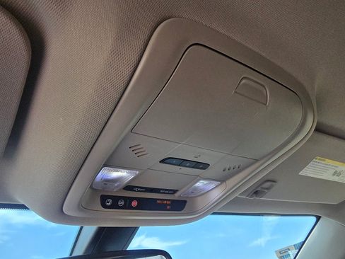 Used 2017 GMC Acadia SLT AWD/4WD image 24