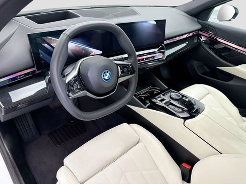 Used 2026 BMW i5 eDrive40 RWD image 9