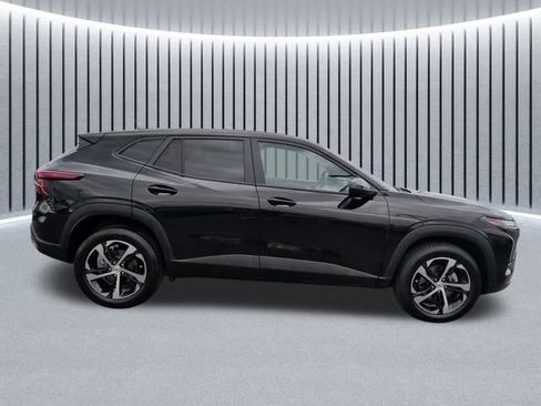Certified 2025 Chevrolet Trax RS w/ Driver Confidence Package FWD image 3