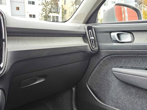 Certified 2025 Volvo XC40 B5 Core image 29