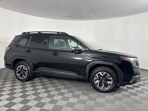 Used 2026 Subaru Forester Premium AWD/4WD image 3