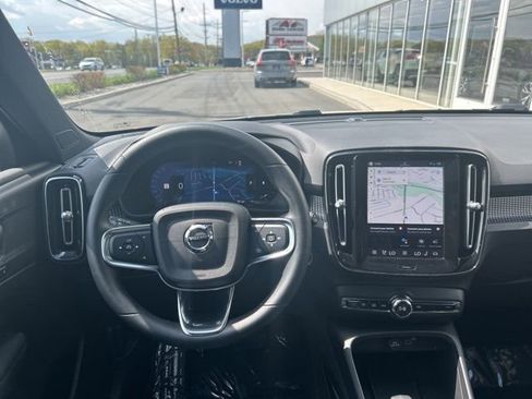 Certified 2025 Volvo XC40 B5 Plus AWD/4WD image 18