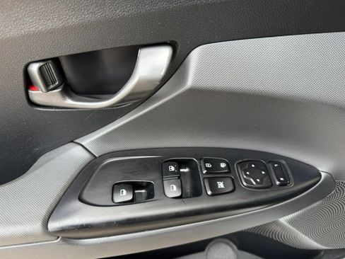 Used 2019 Hyundai Veloster Turbo FWD image 35
