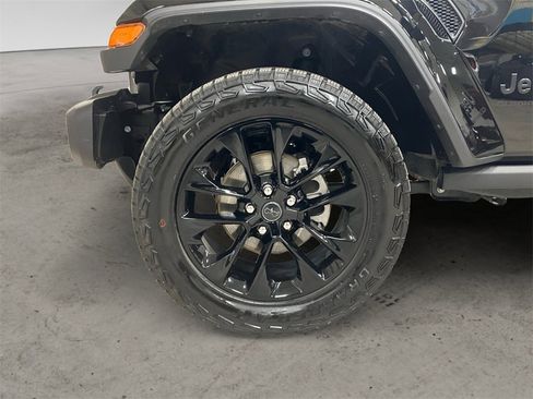 Used 2025 Jeep Gladiator Sport image 14