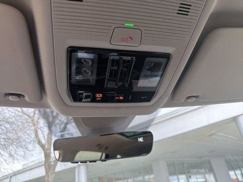 Used 2024 Volkswagen Atlas SEL image 32