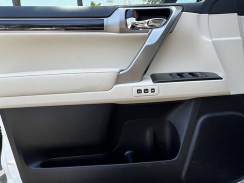 Used 2023 Lexus GX 460 Premium w/ Accessory Package image 13