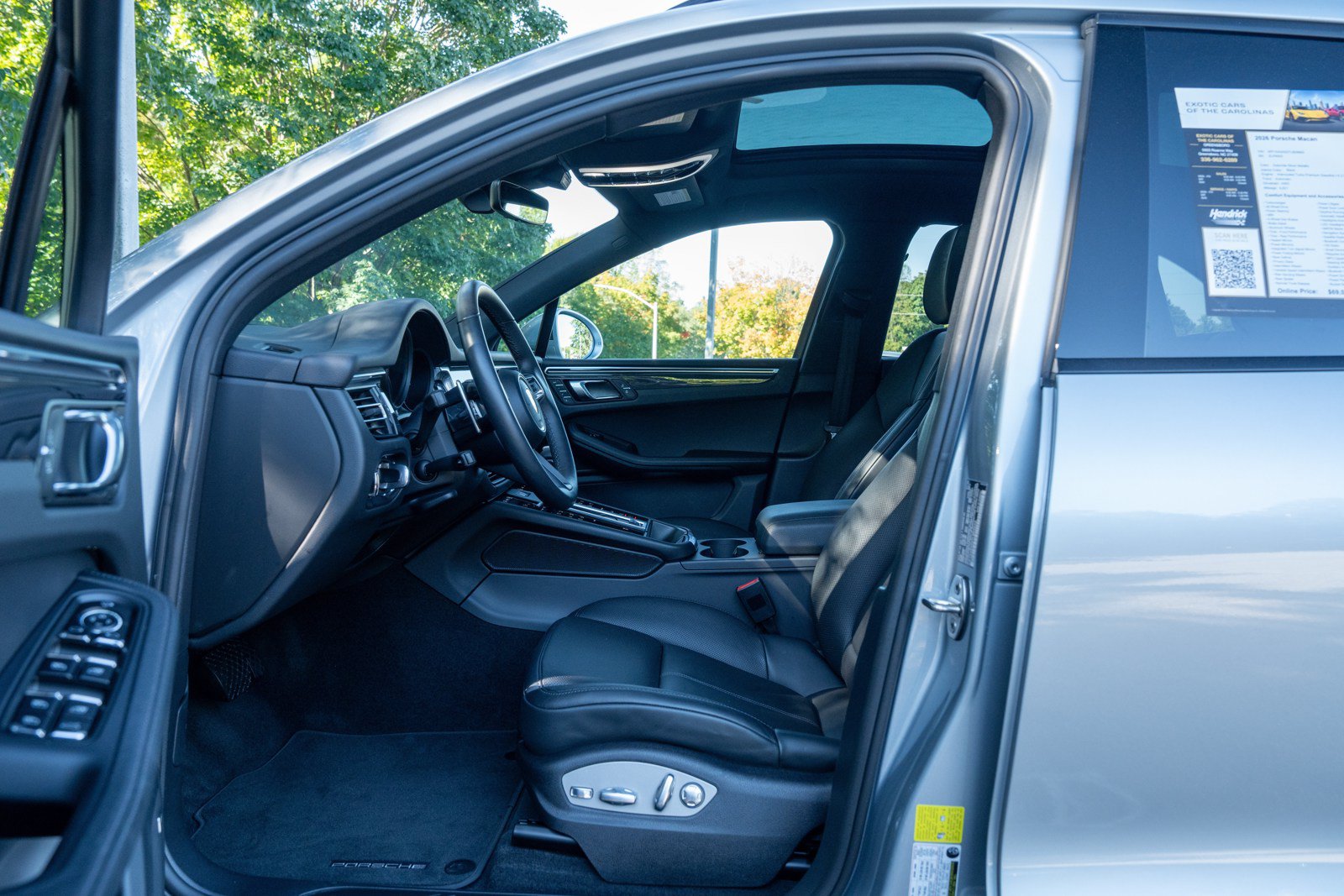 Certified 2026 Porsche Macan AWD/4WD image 24