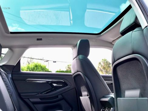 Used 2020 Land Rover Range Rover Evoque SE image 38