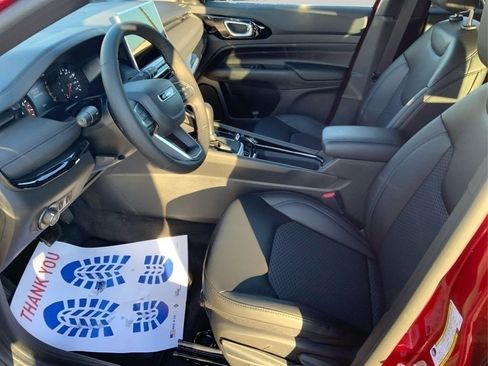 New 2026 Jeep Compass Latitude image 9