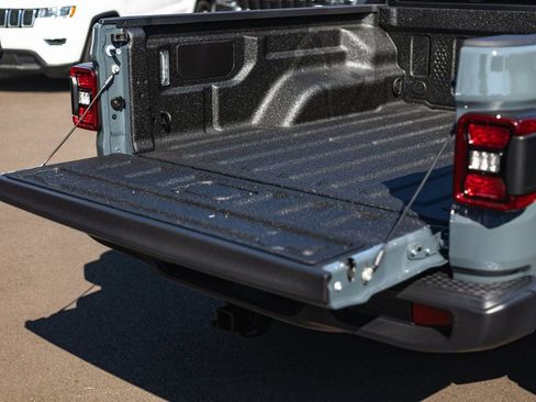 New 2025 Jeep Gladiator Willys image 9