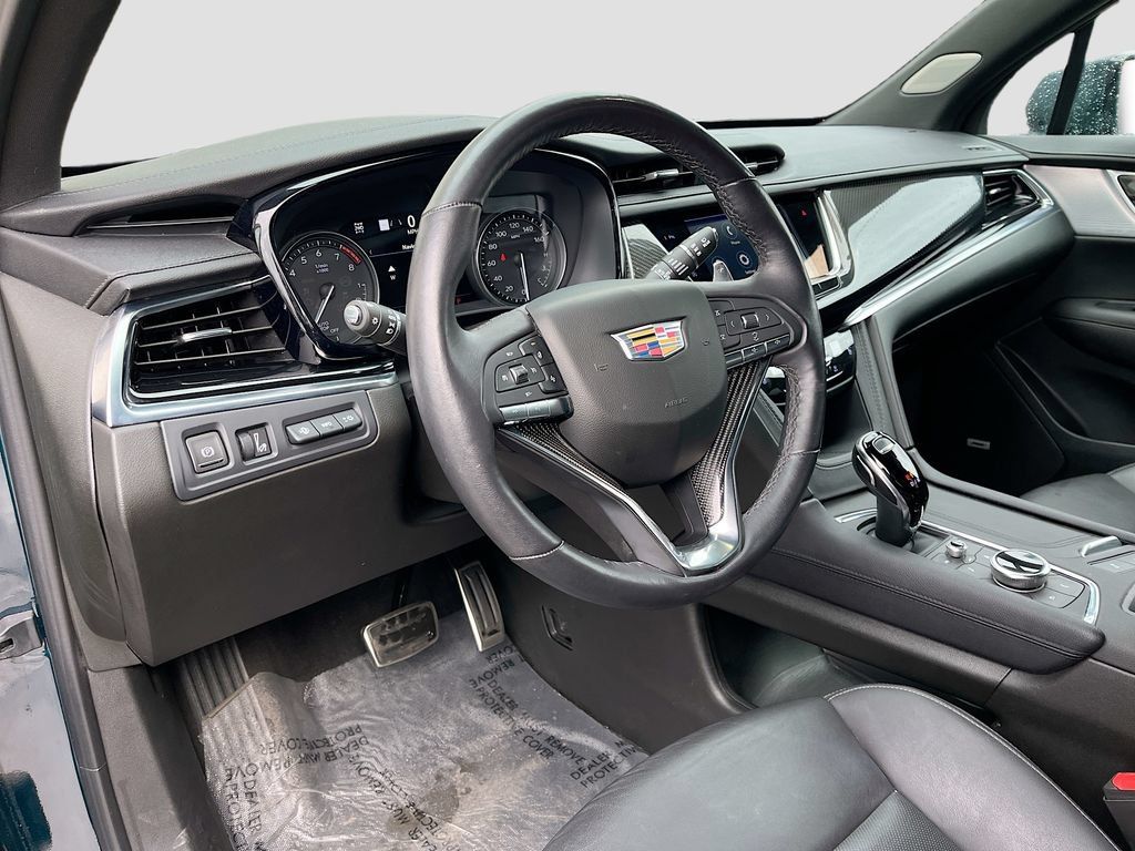 Used 2024 Cadillac XT6 Sport w/ LPO, ONYX Package AWD/4WD image 9