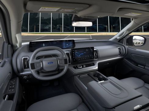 New 2025 Ford Expedition Active image 9