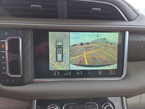 Used 2024 GMC Yukon Denali w/ Advanced Technology Package image 17