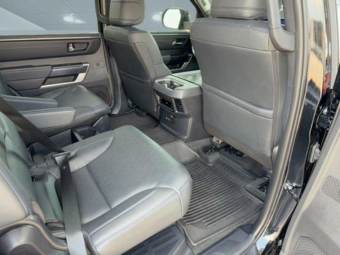 Used 2025 Toyota Sequoia Platinum AWD/4WD image 31