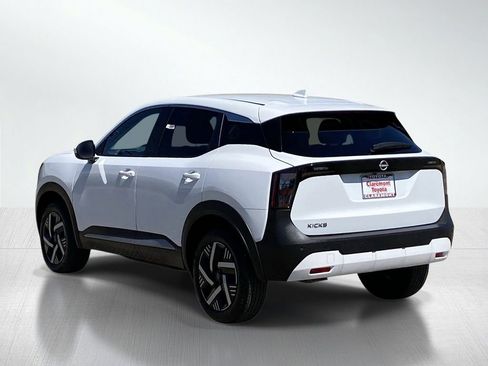 Used 2025 Nissan Kicks SV image 4