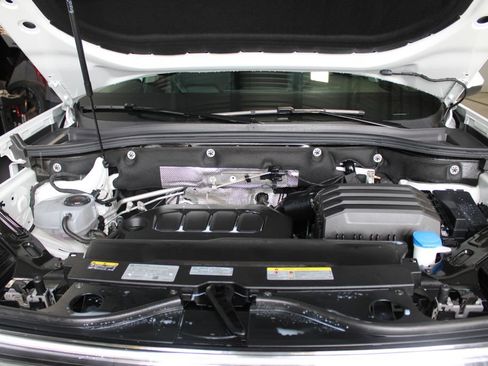 Used 2025 Volkswagen Atlas SE AWD/4WD image 11
