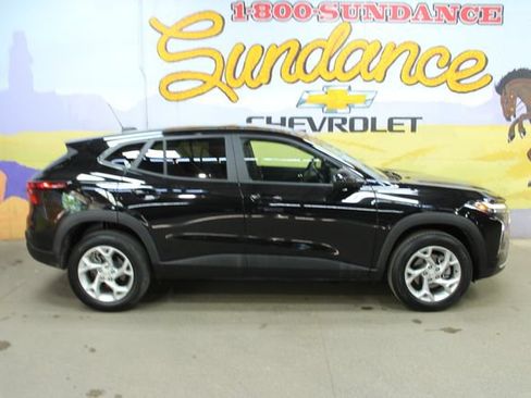 Used 2025 Chevrolet Trax LS w/ LS Convenience Package FWD image 1