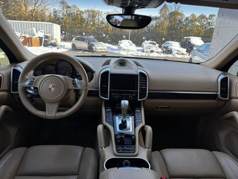 Used 2014 Porsche Cayenne Platinum Edition image 31