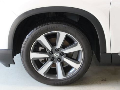 Used 2025 Honda Pilot Touring image 4
