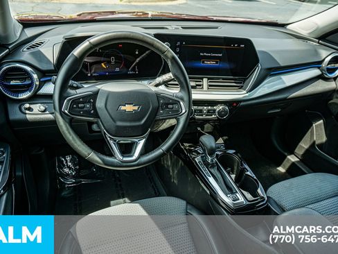 Used 2025 Chevrolet Trax LT w/ LT Convenience Package FWD image 28