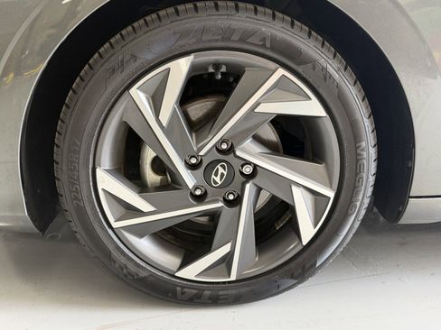 Certified 2024 Hyundai Elantra Limited FWD image 22