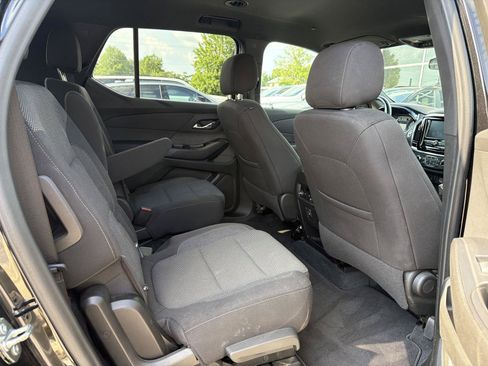 Used 2022 Chevrolet Traverse LT FWD image 15