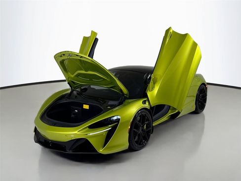 Used 2023 McLaren Artura RWD image 33
