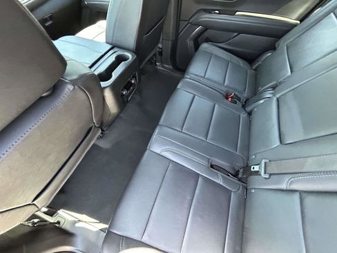 Used 2025 Chevrolet Suburban Z71 AWD/4WD image 12