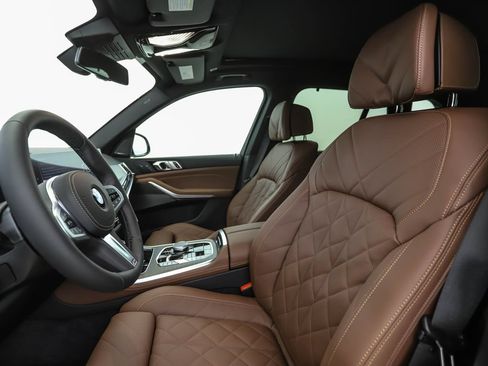 New 2026 BMW X5 xDrive40i w/ M Sport Package AWD/4WD image 11