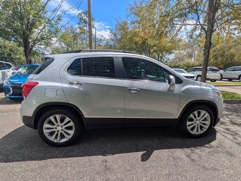 Used 2020 Chevrolet Trax Premier FWD image 3